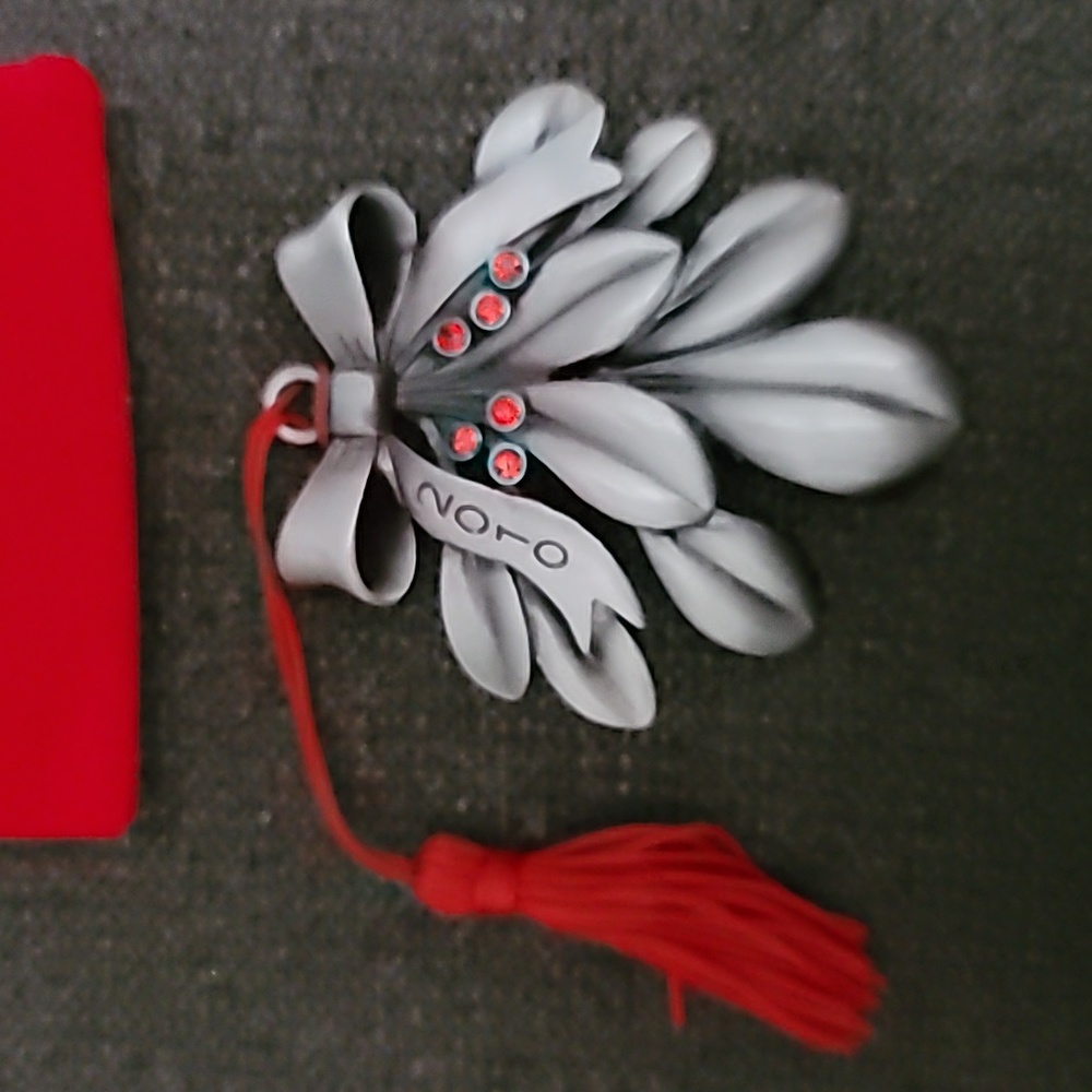 Avon 2010 Ornament